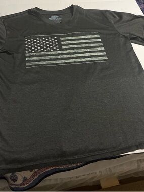 Mossy Oak Men's Charcoal Crew Neck Tee with Faded American Flag